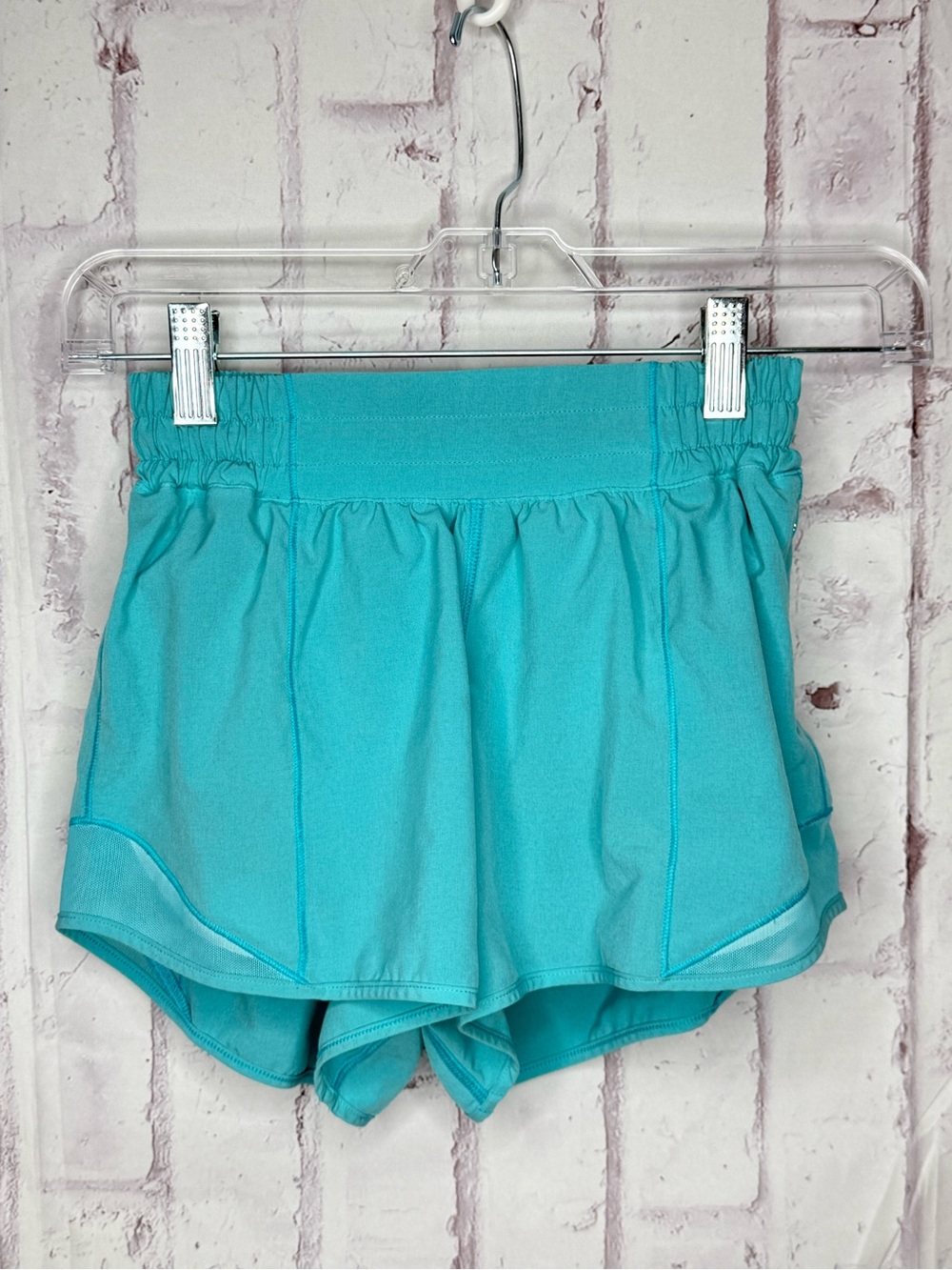 Lululemon Womens Hotty Hot Low Rise Lined Shorts 4” Size 2 Turquoise Running Gym